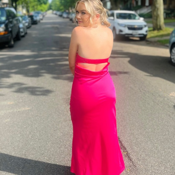 Backless strapless satin dress - Picture 2 of 2